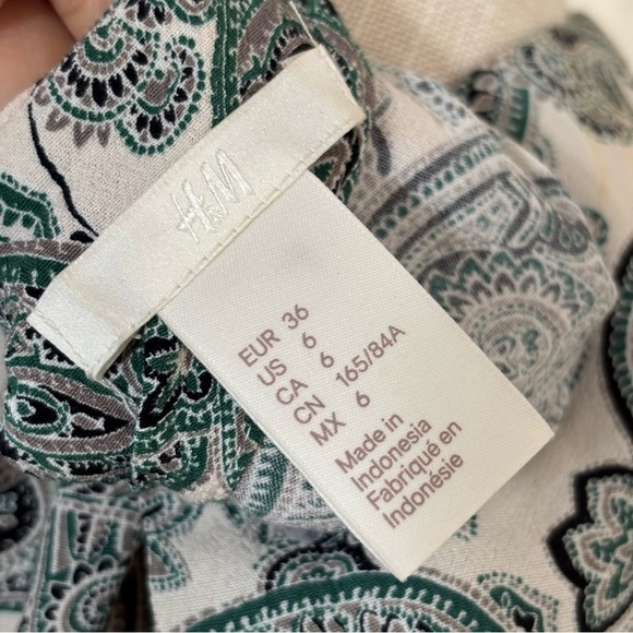 H&M Women's Green Paisley Keyhole Blouse Top - Size 6 - Picture 5 of 6
